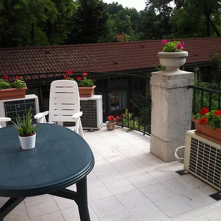 Kalmar Panzio Bed & Breakfast บูดาเปสต์ ภายนอก รูปภาพ