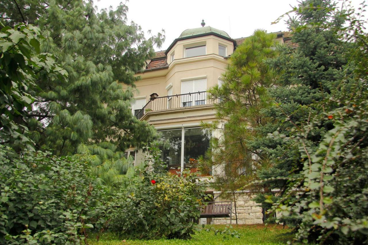 Kalmar Panzio Bed & Breakfast บูดาเปสต์ ภายนอก รูปภาพ