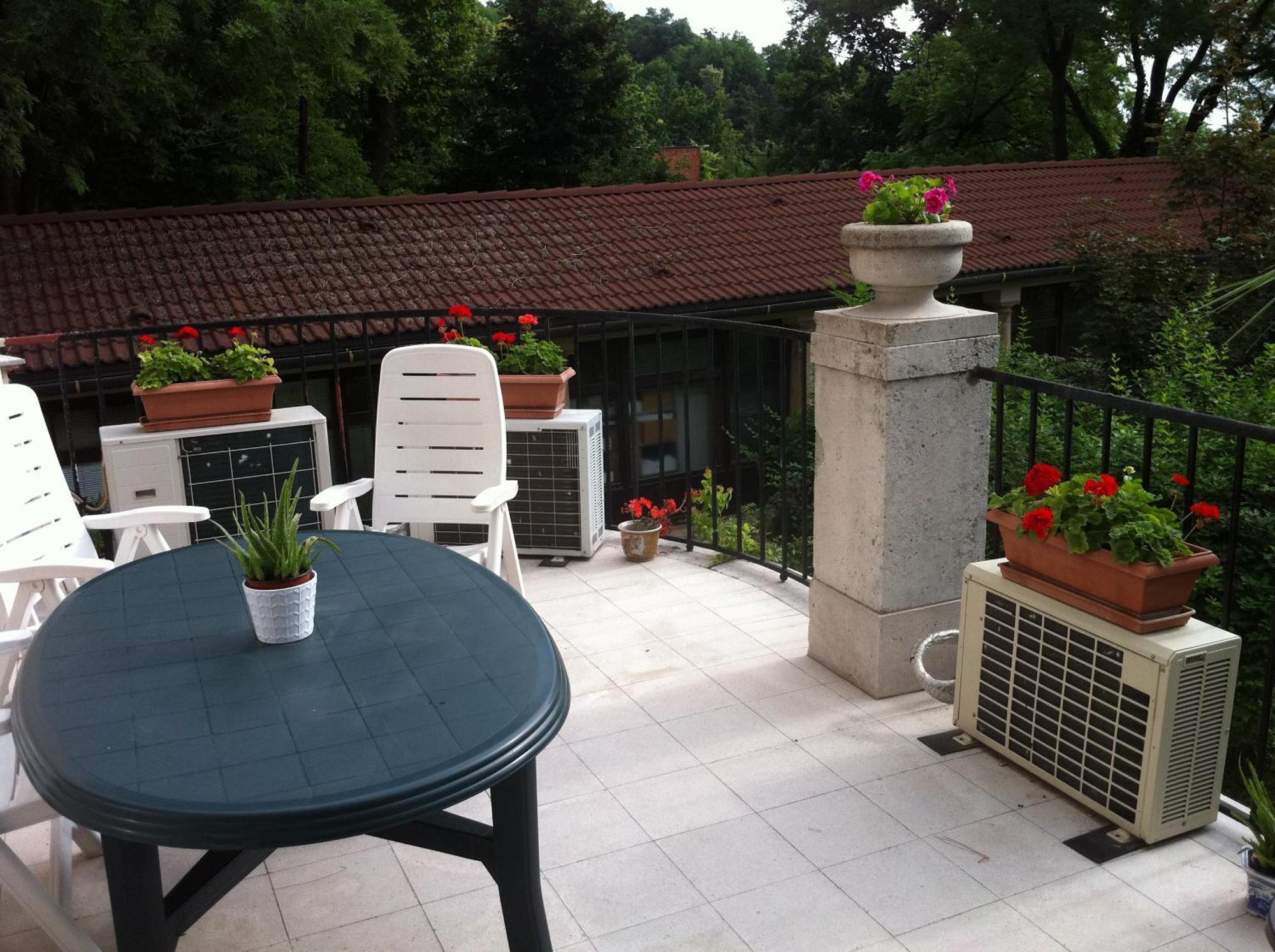 Kalmar Panzio Bed & Breakfast บูดาเปสต์ ภายนอก รูปภาพ